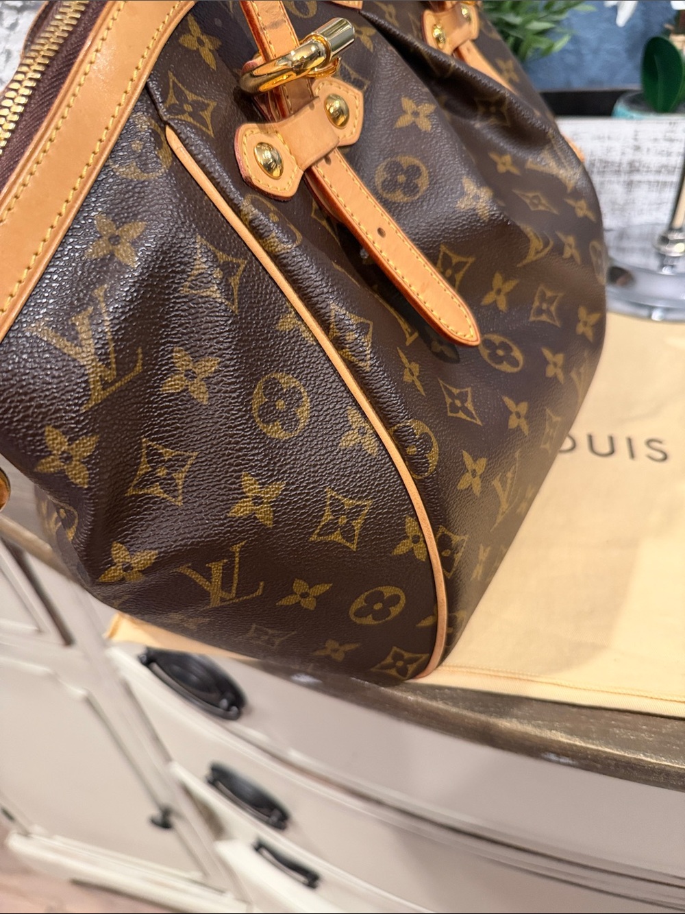 Authentic Louis Vuitton Tivoli GM - Picture 12 of 13